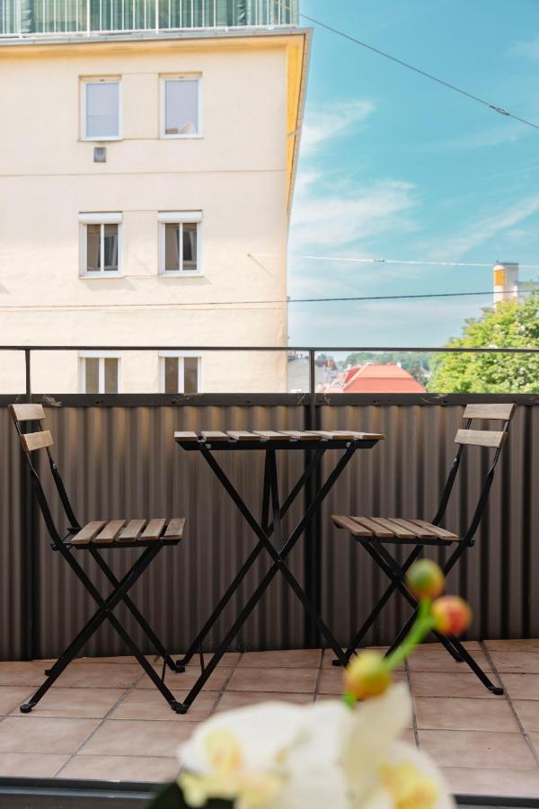 Beautiful 2-Bedroom Apartment Near Schoenbrunn ウィーン エクステリア 写真