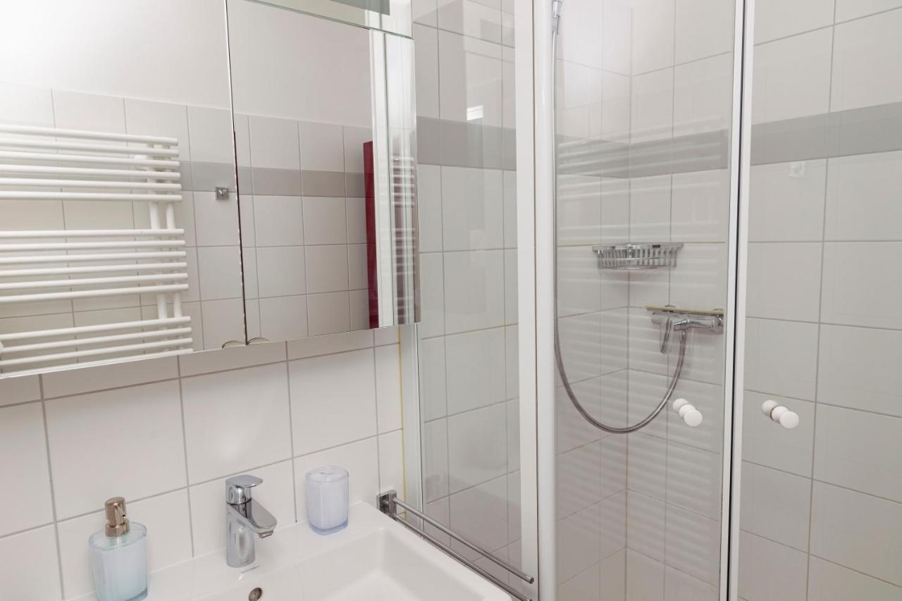 Beautiful 2-Bedroom Apartment Near Schoenbrunn ウィーン エクステリア 写真