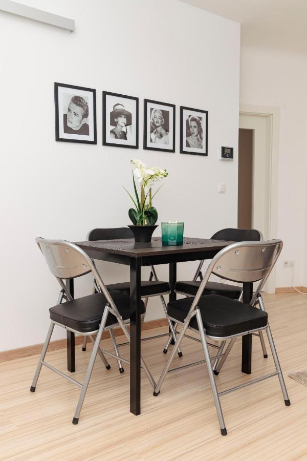 Beautiful 2-Bedroom Apartment Near Schoenbrunn ウィーン エクステリア 写真