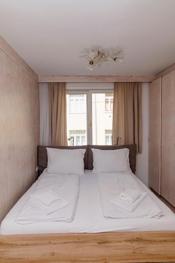Beautiful 2-Bedroom Apartment Near Schoenbrunn ウィーン エクステリア 写真