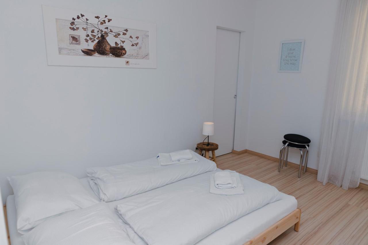 Beautiful 2-Bedroom Apartment Near Schoenbrunn ウィーン エクステリア 写真