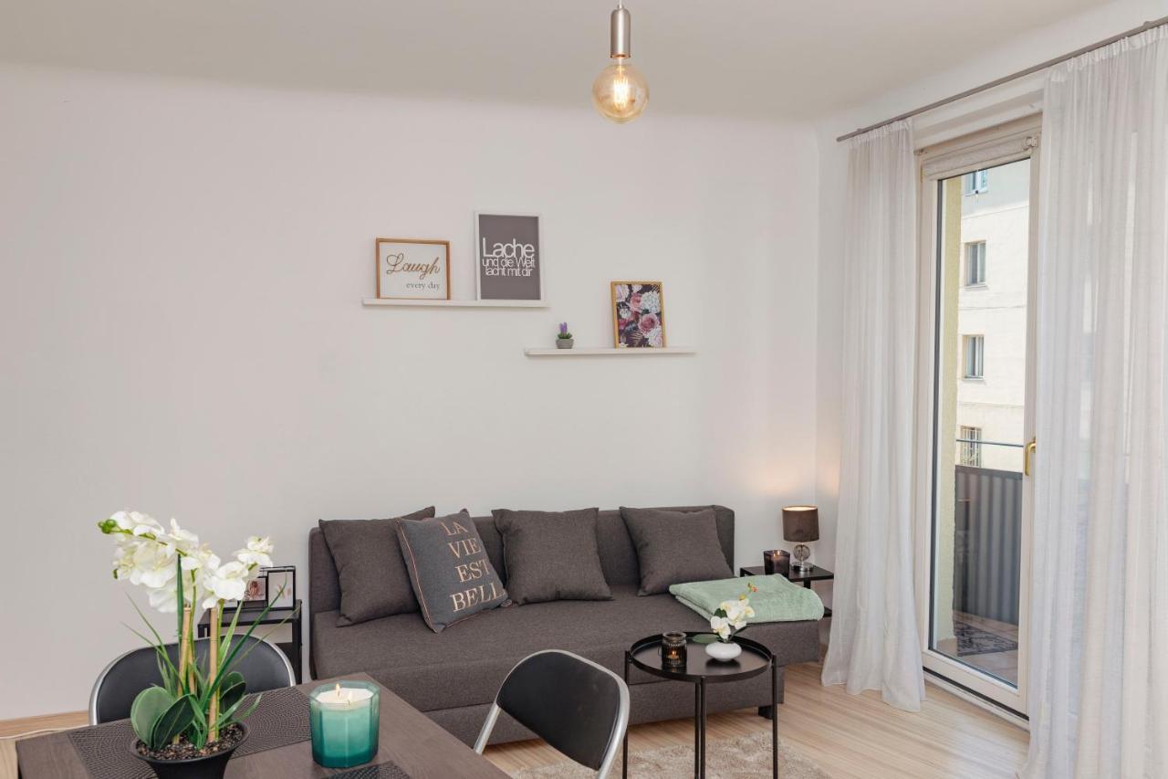 Beautiful 2-Bedroom Apartment Near Schoenbrunn ウィーン エクステリア 写真