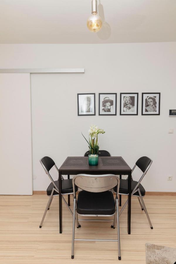 Beautiful 2-Bedroom Apartment Near Schoenbrunn ウィーン エクステリア 写真