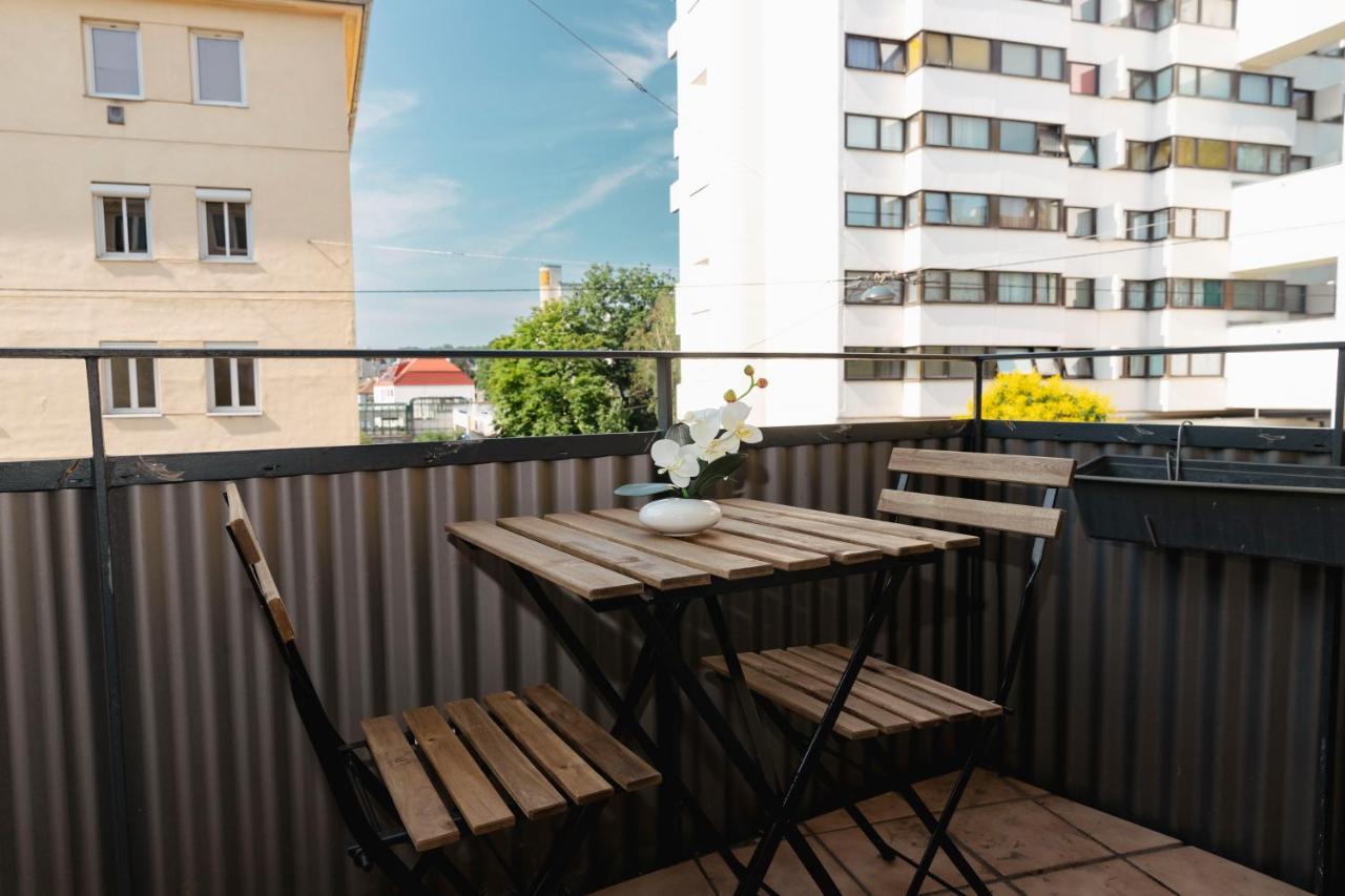 Beautiful 2-Bedroom Apartment Near Schoenbrunn ウィーン エクステリア 写真