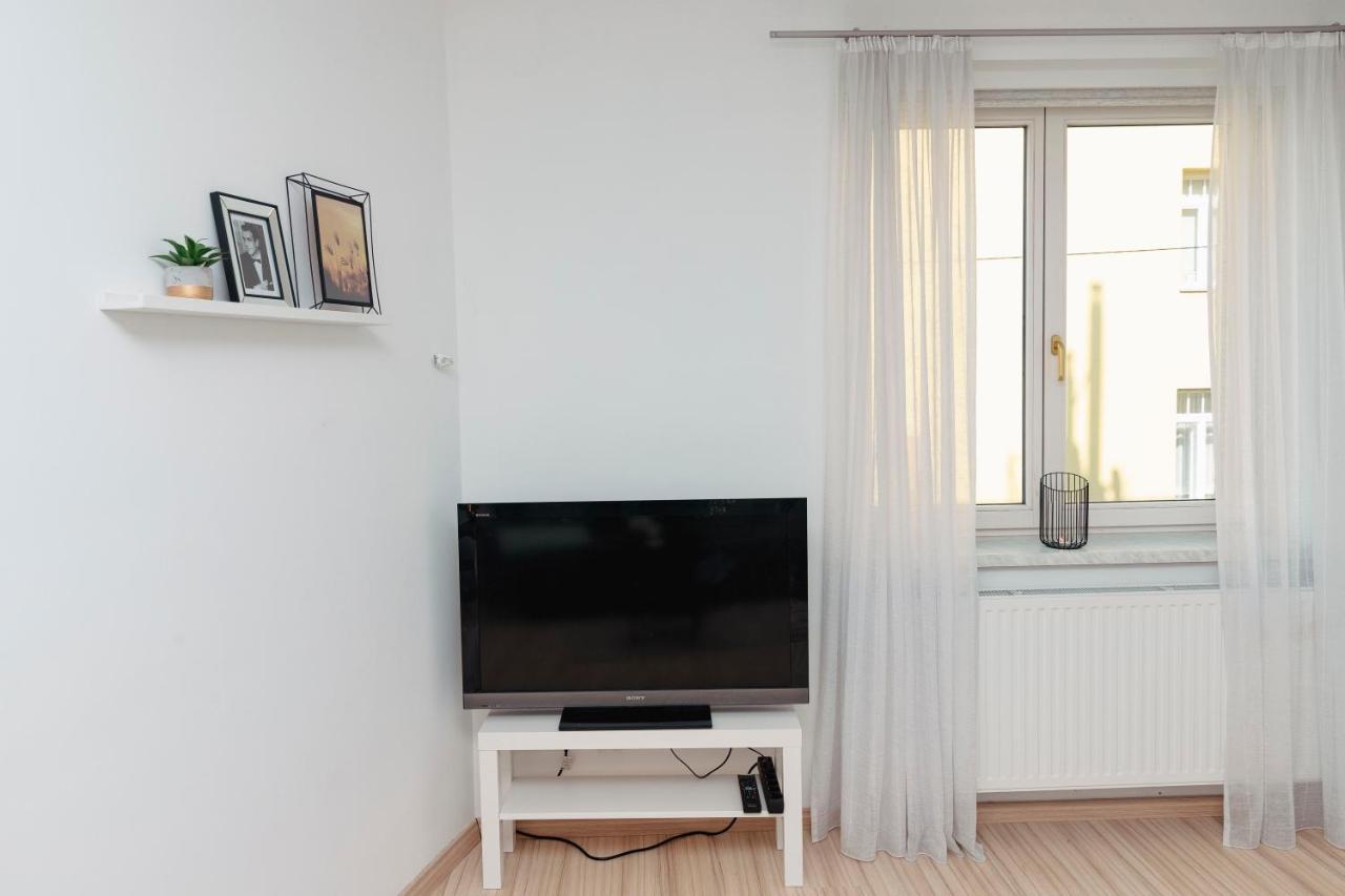 Beautiful 2-Bedroom Apartment Near Schoenbrunn ウィーン エクステリア 写真